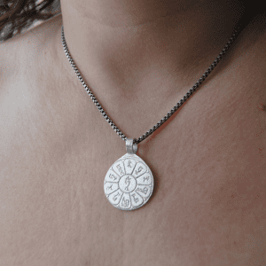 Colgante Tara de plata con mantra OM TARE TUTTARE TURE SOHA joya de vinculación Joya Ritual